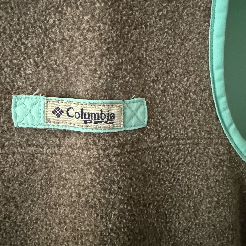 Columbia Vest "Like New" - Picture 5 of 8